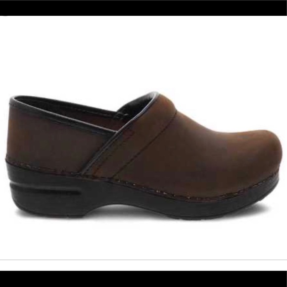 mens brown clogs